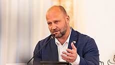 Politici za�ínají vybírat, kdo má být v Rad� �eské televize, v její� pravomoci...