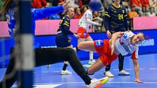 Dánská házenká�ka Ida Marie Dahlová pálí v zápase s �eskem.