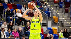 Pauline Astierová z USK Praha pálí v semifinále s KP Brno v Chance �BL.