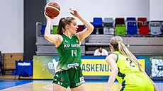 Valentýna Veselá z KP Brno p�ihrává v semifinále Chance �BL proti USK Praha.