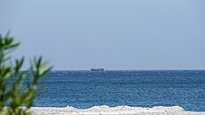 Lod� a �luny v Hormuzském pr�livu u pob�e�í ománského guvernorátu Musandam (8....
