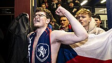 P�i odchodu ze stadionu se stále zpívalo.