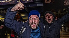 �e�i jsou na mistrovství sv�ta! Fanou�ci v euforii p�ed pra�skou Letnou.