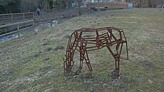 Lidé si odhlasovali, �e ve m�st� cht�jí ponechat sochu kon� s názvem Klid.