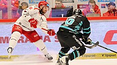 T�inecký úto�ník Marko Da�o, který se vrtil do sestavy po zran�ní, nahrává...