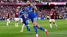Dominic Calvert-Lewin slaví prom�n�nou penaltu proti West Hamu ve �tvrtfinále...