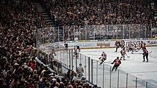 Momentka ze semifinálového klání mezi Spartou a Pardubicemi.