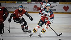 Roman �ervenka zakládá útok b�hem semifinálového  klání se Spartou.