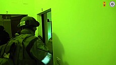 Vystudoval chemii a dal se na výrobu drog