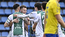 Jablone�tí fotbalisté se radují z gólu v utkání proti Zlínu.