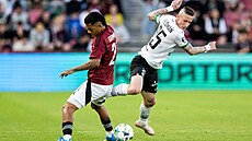 Spar�anský k�ídelník Joao Grimaldo a Ji�í Flei�man z Karviné