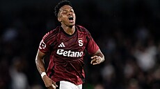 Spar�anský k�ídelník John Mercado se raduje ze svého gólu.