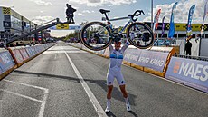 Vít�zství �na Poga�ara�. Demi Volleringová u� je dávno v cíli Kolem Flander,...