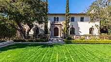 V roce 2015 d�m le�ící v Hancock Parku koupil zp�vák Ozzy Osbourne s man�elkou...