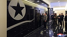 Kim �ong-un zkontroloval stavbu památníku v�novaného zahrani�ním vojenským...