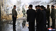 Kim �ong-un zkontroloval stavbu památníku v�novaného zahrani�ním vojenským...