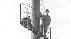 Gustave Eiffel (na horní �ásti schodi�t�) a jeho nevlastní syn a kolega v roce...