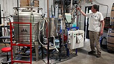David Meier, majitel lihovaru Glenn�s Creek Distillery ve Frankfortu v Kentucky...