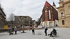 Po zbourání �ásti Slezanky se otev�el pohled z Horního nám�stí na konkatedrálu...