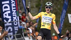 Paul Seixas slaví vít�zství v druhé etap� závodu Kolem Baskicka.
