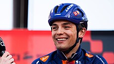 Pavel Bittner se usmívá v rozhovoru p�ed závodem In Flanders Fields.
