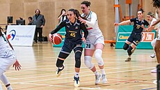 Valentýna Kadlecová brán�ná Terezou Halátkovou.