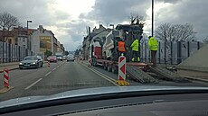 Na most� Kosmonaut� u� n�kolik týdn� pokra�ují p�ípravy na jeho zbourání a...