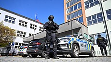 �alobce �ádal vazbu pro obvin�ného z útoku na zbrojovku. Soud souhlasil (6....