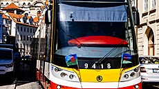 Na pra�ských tramvajích se p�i p�íle�itosti Mezinárodního dne Rom� objevily...
