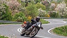 Jaro. Motorká�i vytáhli stroje ze zimního spánku.