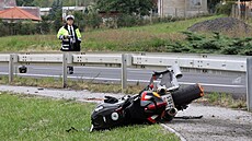 Policie vy�et�uje dopravní nehodu motocyklu.