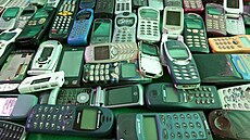 Staré a ji� nepou�ívané mobily obsahují d�le�ité kovy, které jsou vhodné pro...