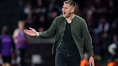 Zastupující karvinský kou� Pavel N�mec p�i zápase na Spart�. Nahradil...