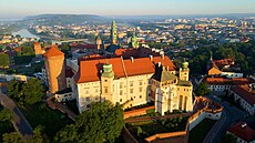 Krom� hradu, jeho� historie sahá do 11. století, a katedrály ze 14. století na...