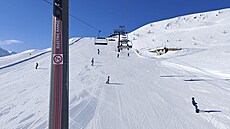 Kdy� koukáte z vleku, mnoho ly�a�� tu po ránu neuvidíte.