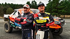 Piloti Adam Lacko (vpravo) a Martin Koloc p�ed vozem Revo Red-Lined T1+.