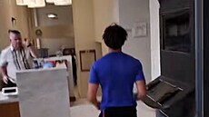 Lidé se vloupávají do scientologického sídla v Los Angeles