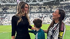 Na turínský stadion Allianz Stadium dorazila Dorothea Wiererová v doprovodu...