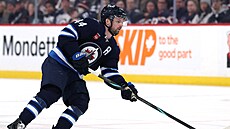Josh Morrissey z Winnipeg Jets u puku