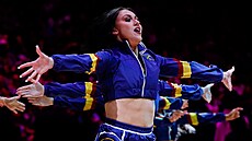 Tane�nice Denver Nuggets o pauze baví diváky.