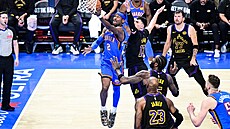 Rozehráva� Shai Gilgeous-Alexander z OKC a jeho zakon�ení v duelu proti Los...