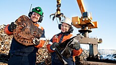 Sou�ástí skupiny je i 7 Steel Nordic Recycling zam��ená na sb�r �rotu a jeho...