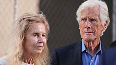 Matka Matthewa Perryho Suzanne Morrisonová a její man�el Keith Morrison p�i...