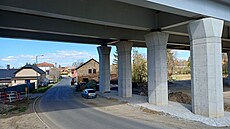 Obyvatelé p�erovské �ásti Dluhonice apelují na úpravu mostního záv�ru na...