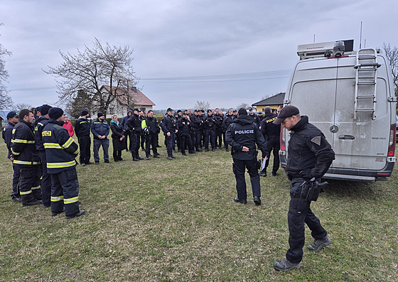 Pelh�imov�tí policisté v�novali maximální úsilí s cílem nalézt 14letou dívku....