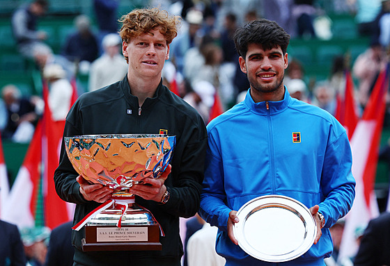Jannik Sinner a Carlos Alcaraz po finále turnaje v Monte Carlu.