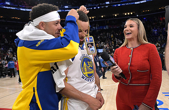 Stephen Curry (30) z Golden State Warriors se stal hrá�em zápasu s LA Clippers,...