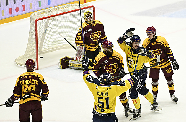 Zlínští hokejisté vyhráli v Jihlavě a jsou jediný krok od baráže o extraligu
