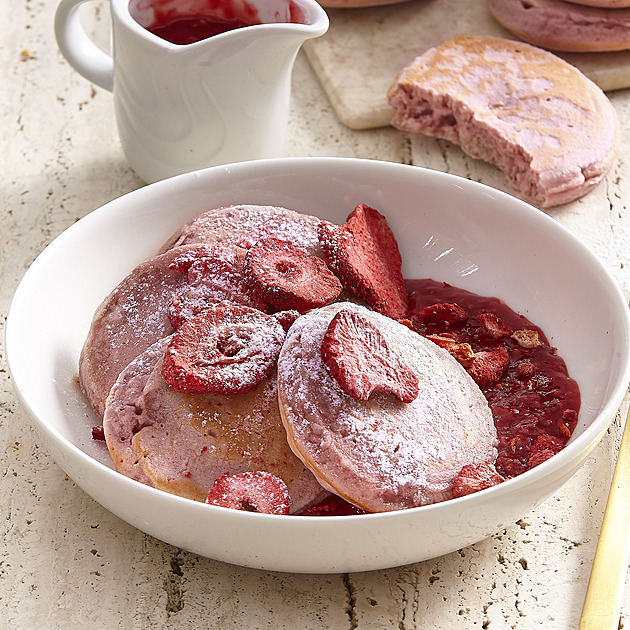 Nadýchané jahodové lívance z trouby: Recept na kynutou snídani bez stání u pánve