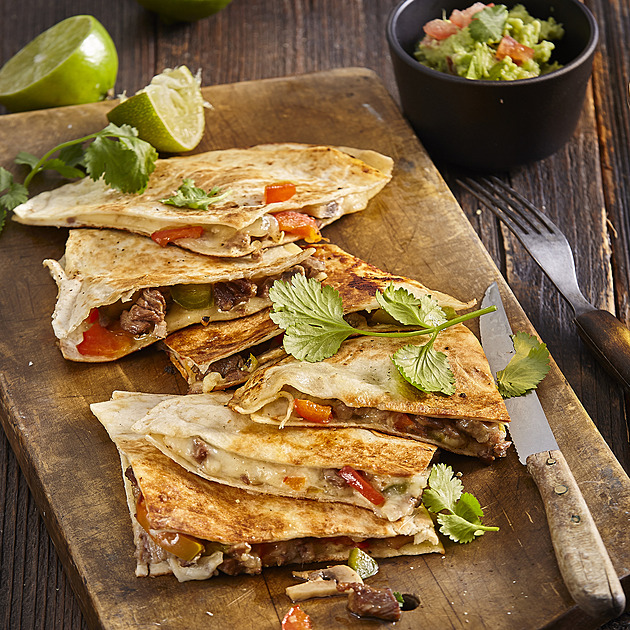 Domácí hovězí quesadilla s guacamole: Recept na křupavou mexickou pochoutku plnou sýra